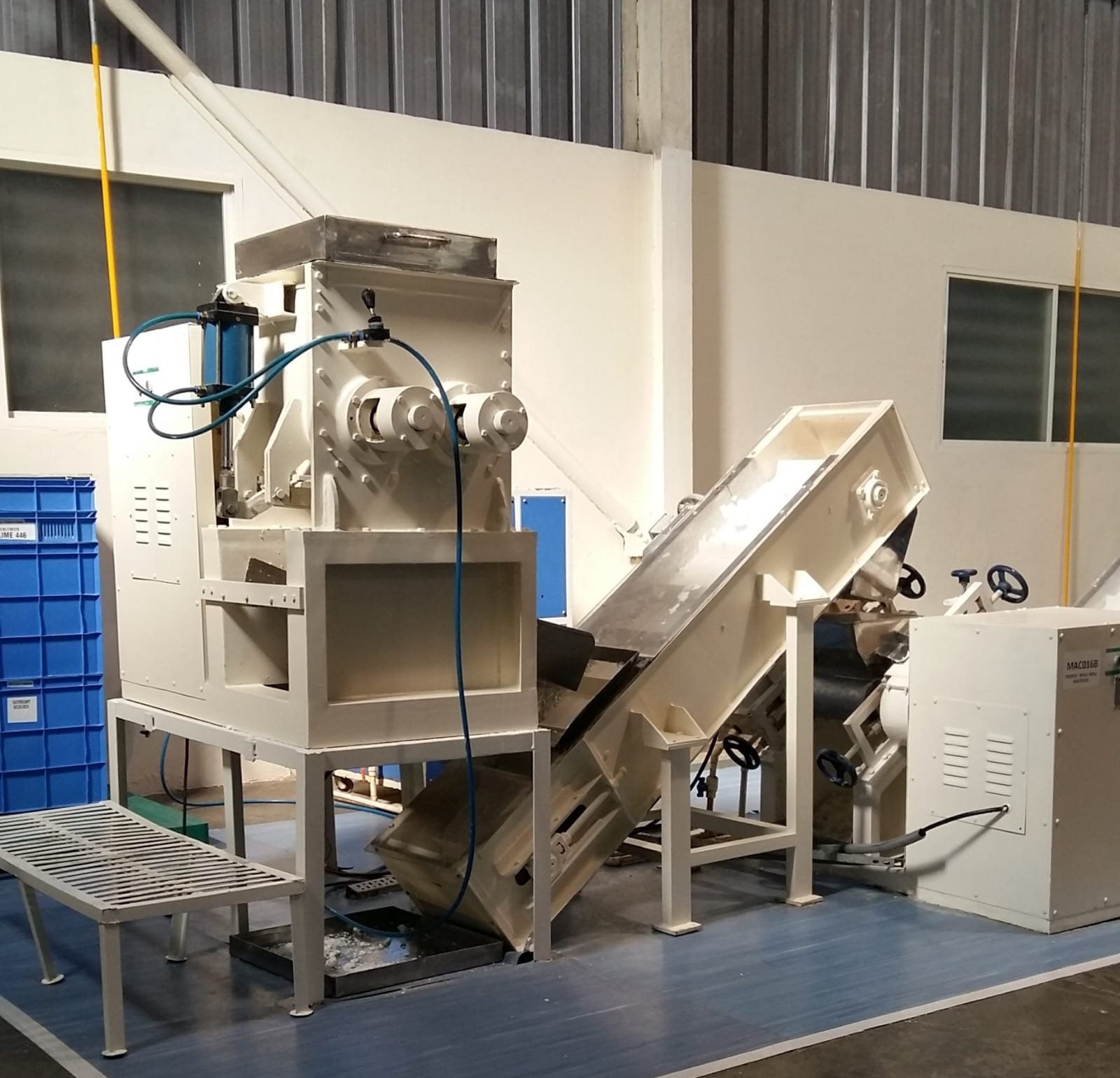 Glycerine Transparent Soap Molding & Schist Cooler Machine
